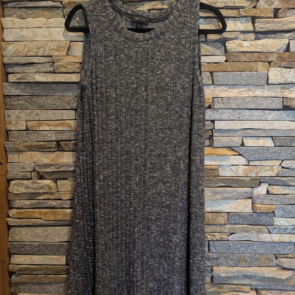 Sleeveless Black/White Knit Dress